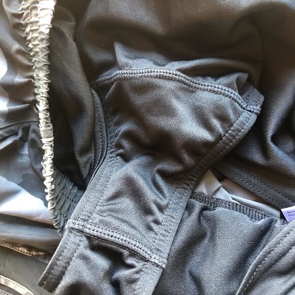 Athleta Mesh Racer Run Short 4" Camo Black Gray Women's Size XS - Picture 8 of 9